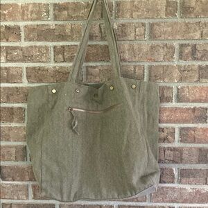 Steve Madden Green Tote Bag with Relaxed Design